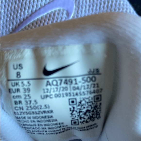 Nike White and Purple Minimalist Sneakers - Picture 3 of 6